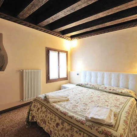 Castello Di Godego Sleeps 12 Air Con Wifi Venecia