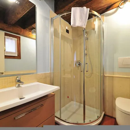 Apartamento Castello Di Godego Sleeps 12 Air Con Wifi