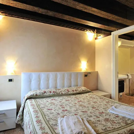 Castello Di Godego Sleeps 12 Air Con Wifi