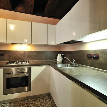 Castello Di Godego Sleeps 12 Air Con Wifi Venecia