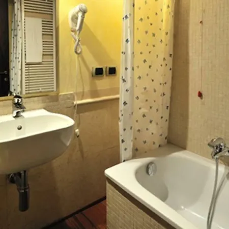 Castello Di Godego Sleeps 12 Air Con Wifi Apartamento *